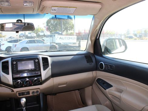 Used 2014 Toyota Tacoma PreRunner w/ SR5 Package RWD image 21