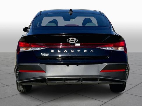 Used 2025 Hyundai Elantra Sport image 5
