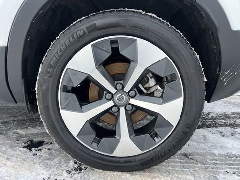 Used 2025 Volvo XC40 B5 Plus image 10