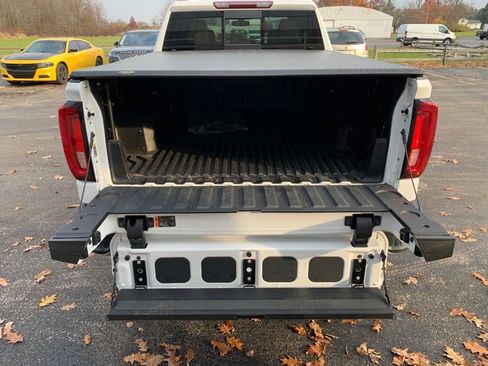 Used 2019 GMC Sierra 1500 SLT w/ SLT Premium Package image 23