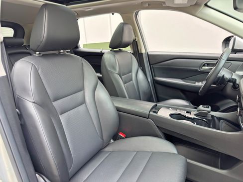 Used 2024 Nissan Rogue SV w/ SV Premium Package FWD image 33