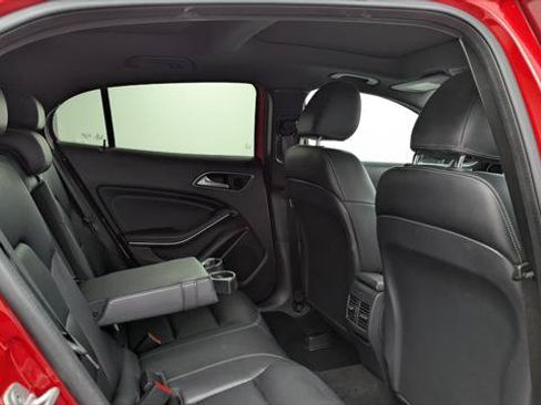 Used 2018 Mercedes-Benz GLA 250 4MATIC image 18