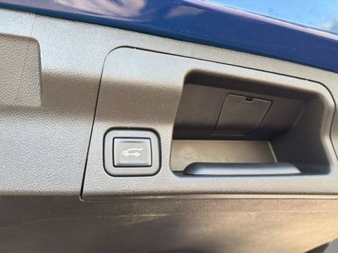 Used 2023 GMC Acadia SLE w/ Driver Convenience Package FWD image 34