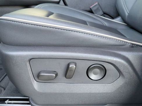 Used 2025 Chevrolet Suburban Premier image 28