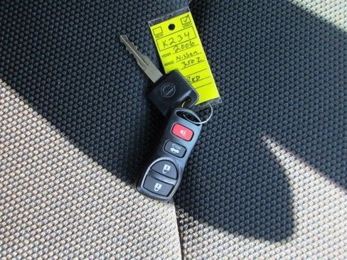 Used 2006 Nissan 350Z Enthusiast w/ (N93) Cargo Convenience Pkg RWD image 23