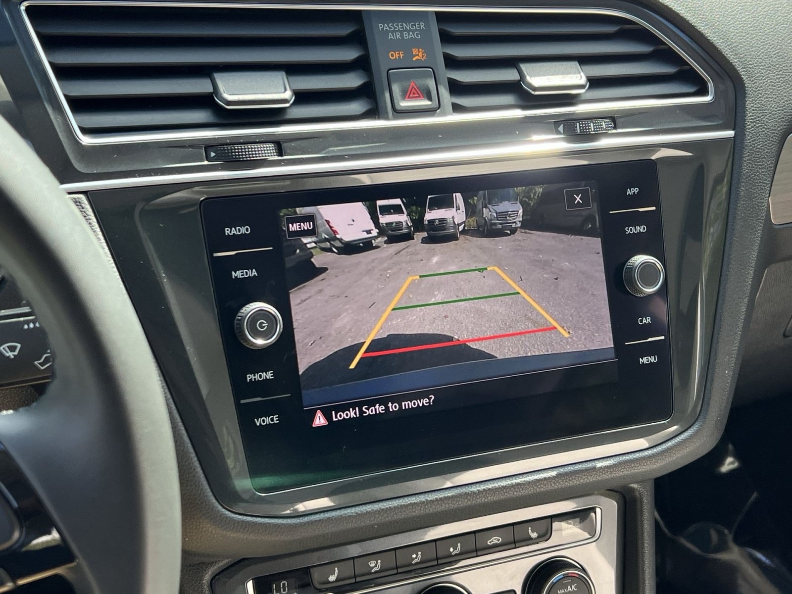 Used 2020 Volkswagen Tiguan SE w/ Panoramic Sunroof Package AWD/4WD image 24