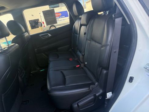 Used 2016 Nissan Pathfinder Platinum image 16