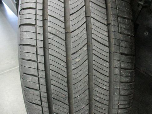 Used 2021 Toyota RAV4 XLE Premium image 31