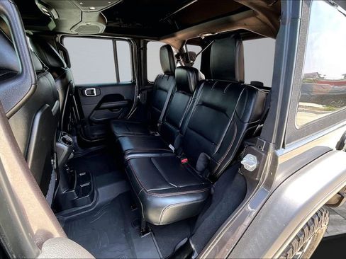 Certified 2025 Jeep Wrangler Unlimited Rubicon w/ Convenience Group AWD/4WD image 19