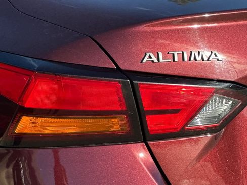 Used 2024 Nissan Altima 2.5 SV image 16