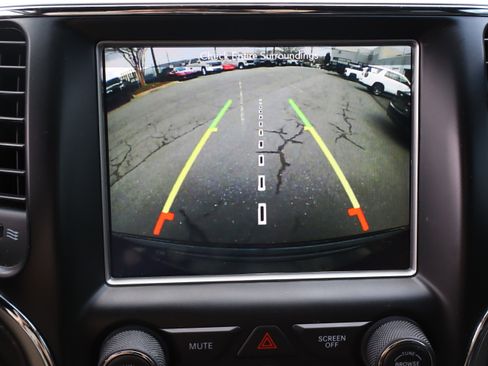 Used 2018 Jeep Grand Cherokee Altitude image 25
