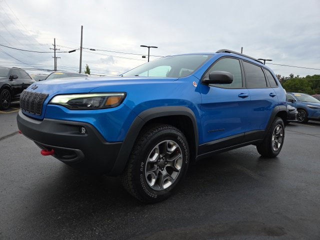 Used 2019 Jeep Cherokee Trailhawk w/ Cold Weather Group AWD/4WD image 3