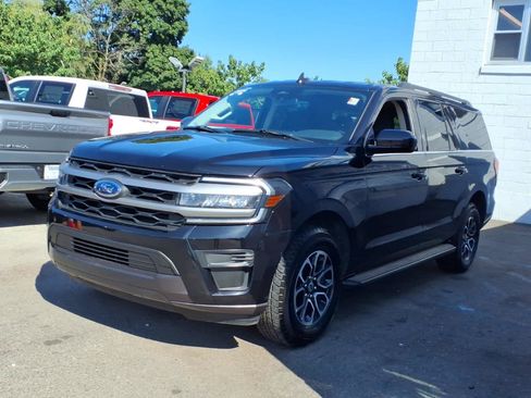 Used 2024 Ford Expedition Max XLT AWD/4WD image 3