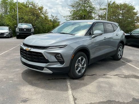 Used 2025 Chevrolet Blazer LT FWD image 2