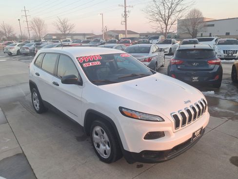 Used 2016 Jeep Cherokee Sport w/ Cold Weather Group image 3