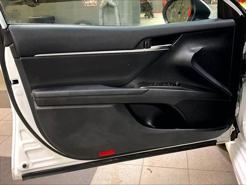 Used 2024 Toyota Camry SE image 9