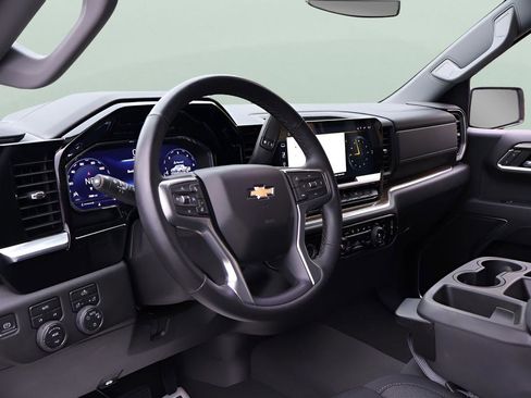 Used 2023 Chevrolet Silverado 1500 LT AWD/4WD image 12