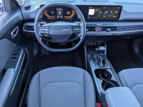 Used 2025 Kia K4 LXS image 25