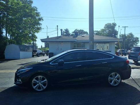 Used 2018 Chevrolet Cruze Premier w/ Premier True North Edition FWD image 1