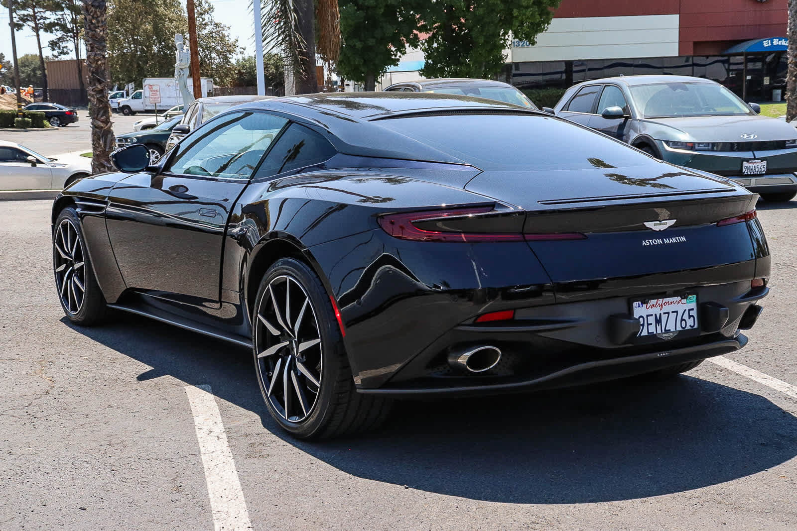 Used 2020 Aston Martin DB11 Coupe RWD image 9
