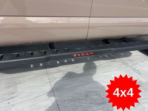 Used 2021 Nissan Titan PRO-4X w/ Pro-4x Convenience Package AWD/4WD image 11