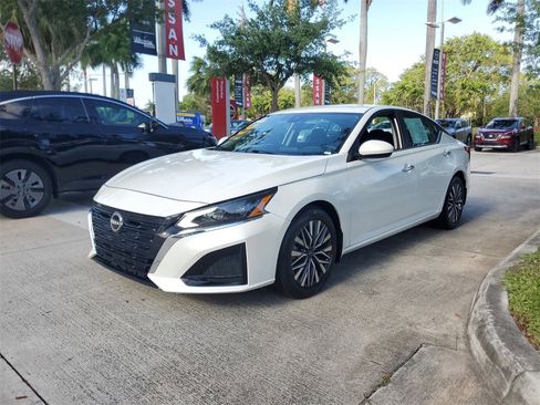 Used 2023 Nissan Altima 2.5 SV image 3