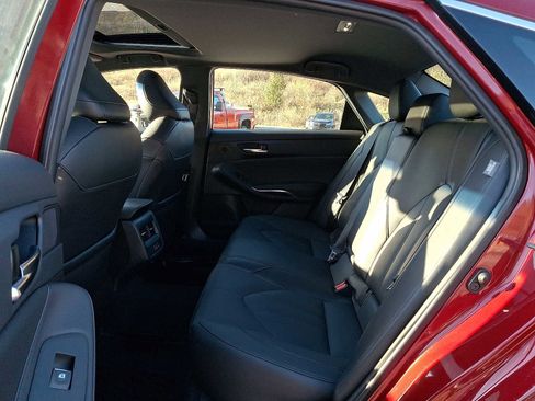 Used 2021 Toyota Avalon XLE w/ Moonroof Package image 11