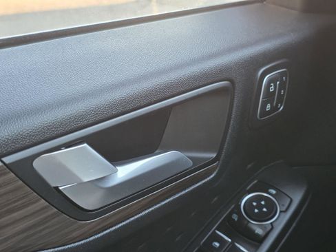 Used 2020 Ford Escape Titanium image 10