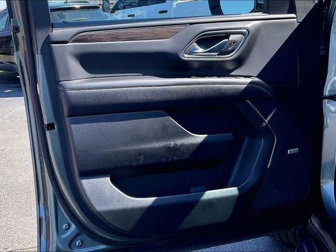 Used 2023 Chevrolet Suburban Premier image 22