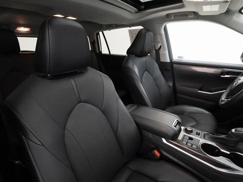 Used 2023 Toyota Highlander Limited image 24