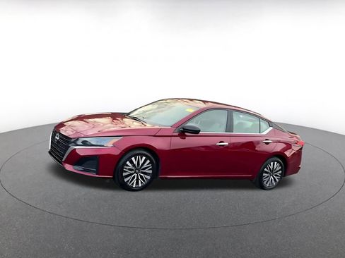 Used 2025 Nissan Altima 2.5 SV image 8