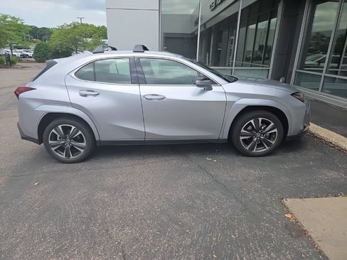 Used 2024 Lexus UX 250h AWD w/ Premium Package image 11