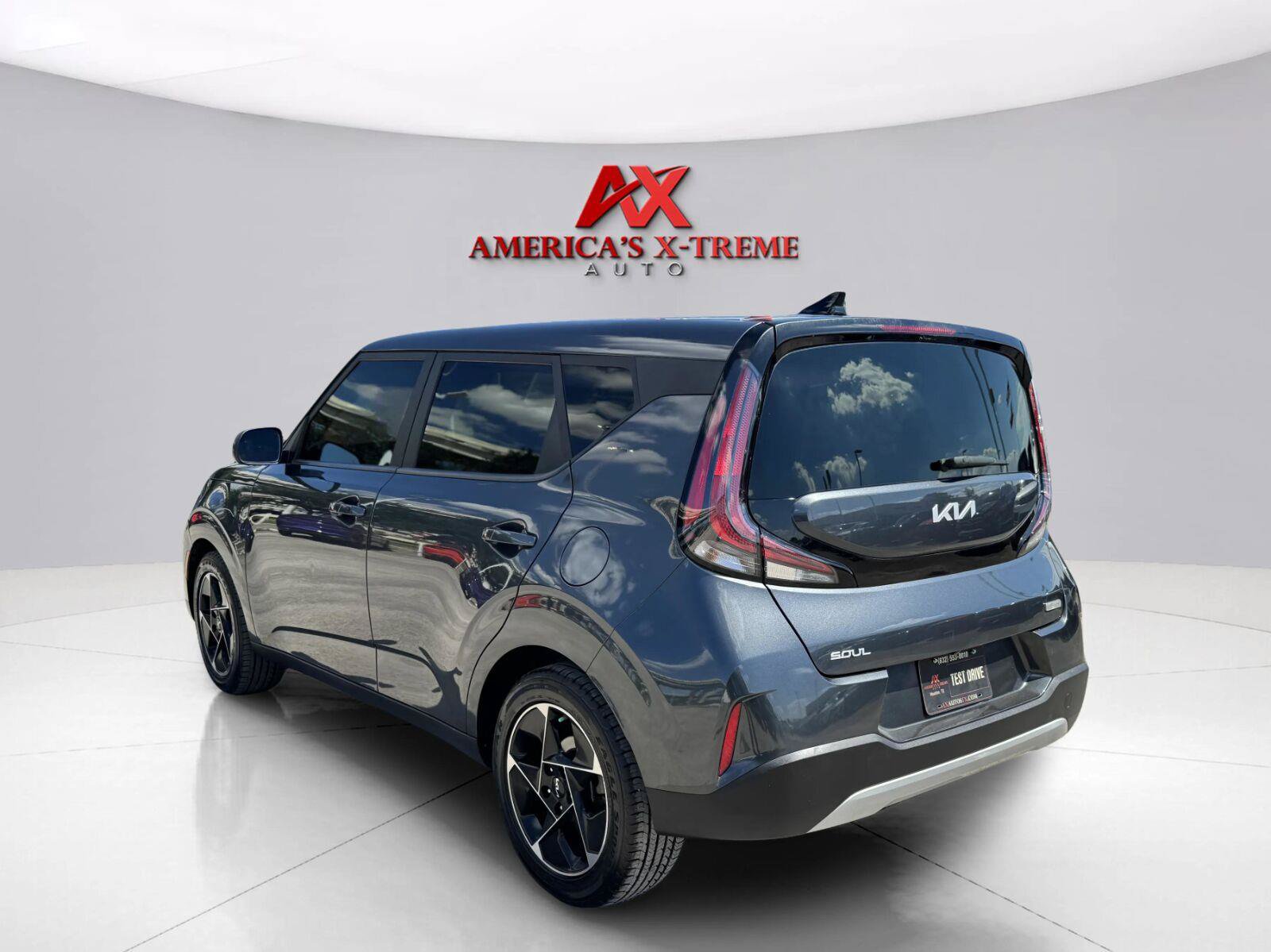 Used 2023 Kia Soul EX FWD image 4
