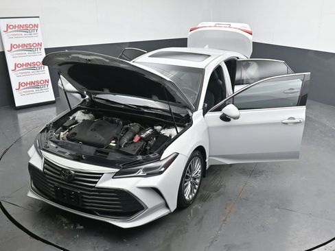 Used 2022 Toyota Avalon Limited image 44