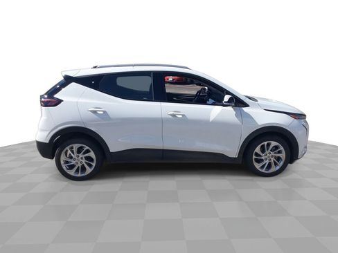 Used 2023 Chevrolet Bolt EUV LT w/ Comfort Package image 9