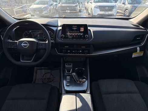 Certified 2025 Nissan Rogue SV image 13