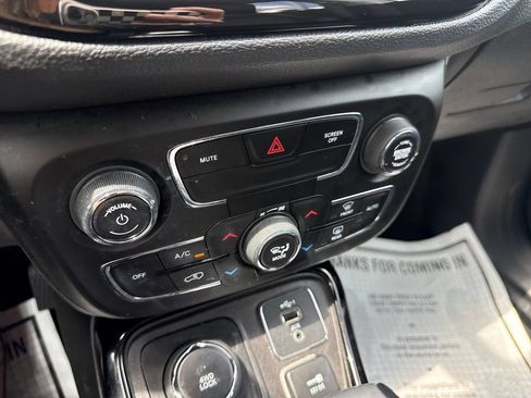 Used 2020 Jeep Compass Limited AWD/4WD image 39