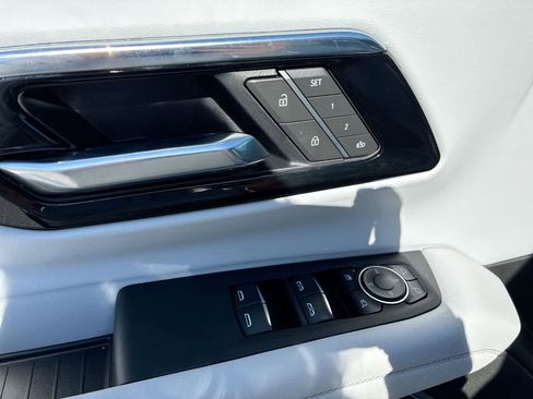 New 2025 Chevrolet Tahoe Premier image 24