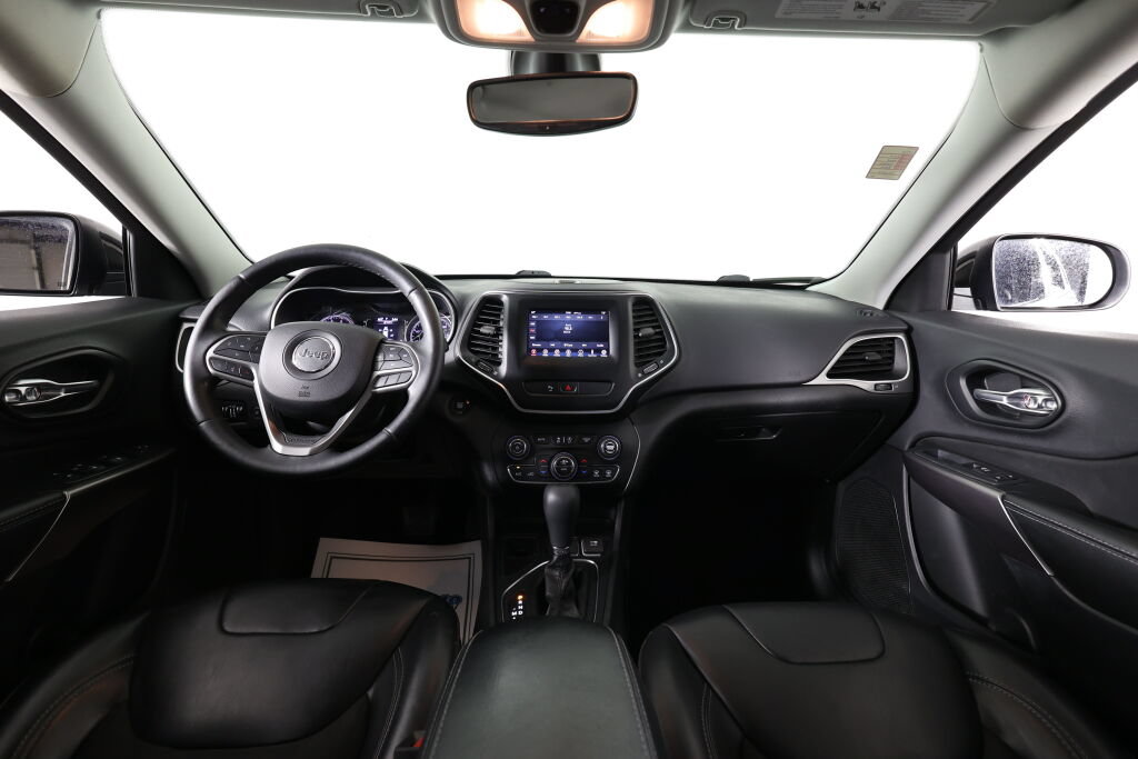 Used 2019 Jeep Cherokee Latitude Plus w/ Comfort/Convenience Group FWD image 29