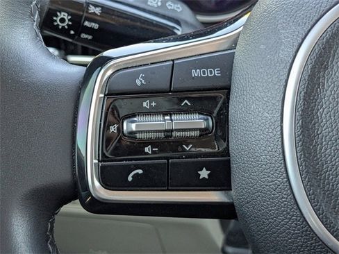 Certified 2024 Kia Carnival LX image 32