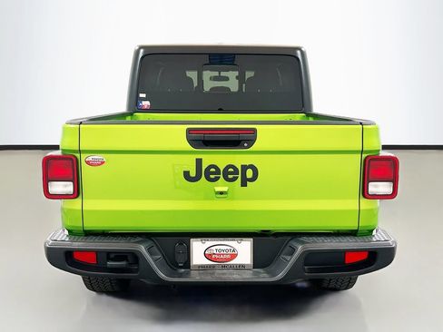 Used 2025 Jeep Gladiator Mojave AWD/4WD image 5
