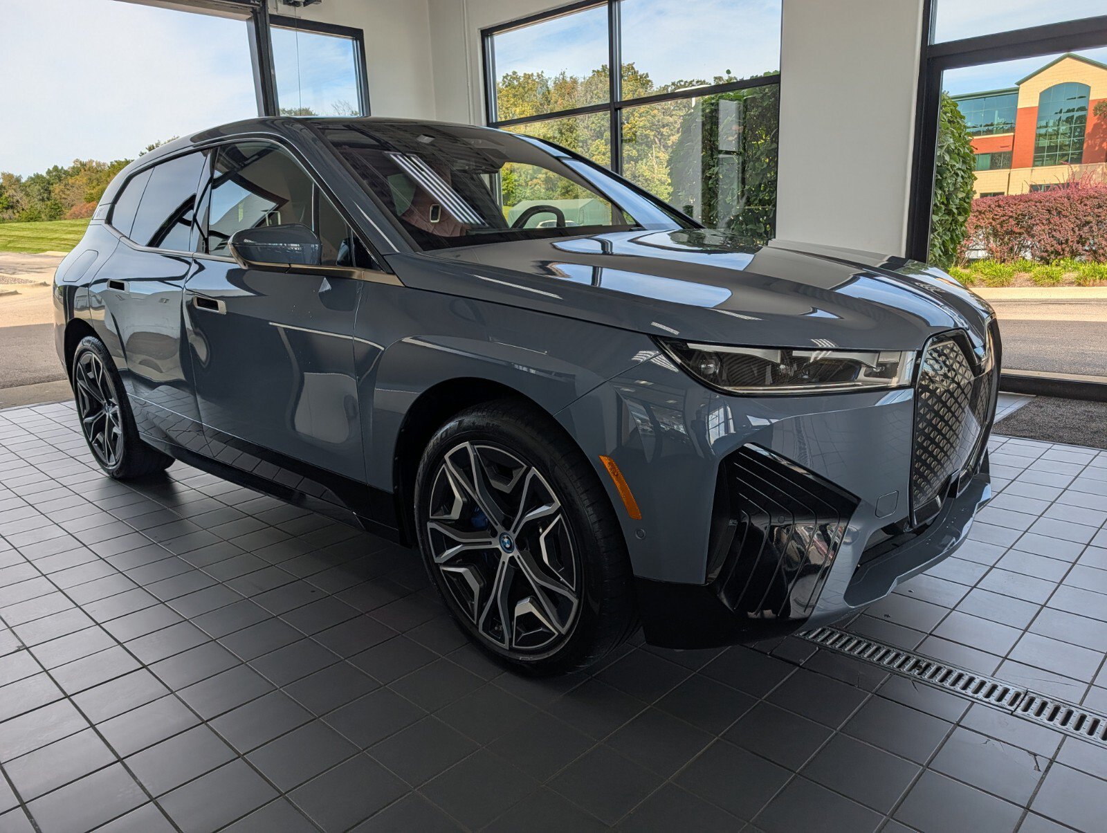 Used 2024 BMW iX xDrive50 AWD/4WD image 1