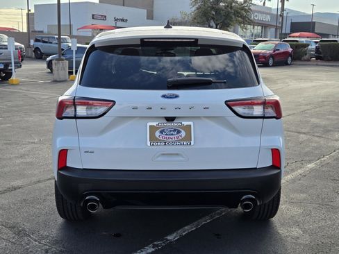 Certified 2022 Ford Escape SE w/ SE Sport Appearance Package image 5