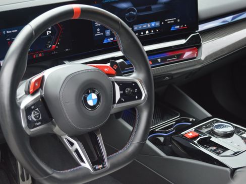 Used 2025 BMW M5 AWD/4WD image 16