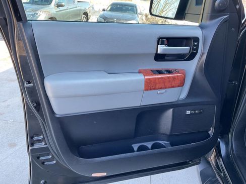 Used 2018 Toyota Sequoia Platinum image 30