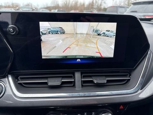 Used 2025 Chevrolet Trax ACTIV image 17