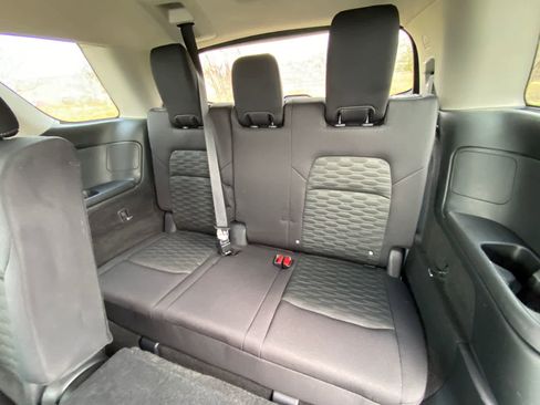 Used 2022 Nissan Pathfinder SV image 19