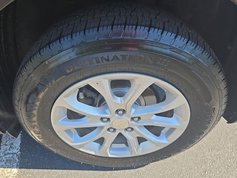 Used 2020 Chevrolet Equinox LT FWD image 28