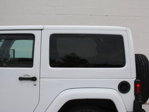 Used 2016 Jeep Wrangler Sahara AWD/4WD image 11