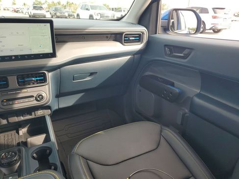 Used 2025 Ford Maverick Lobo image 11